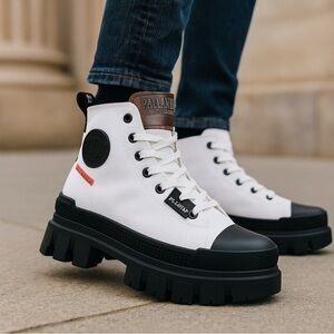 NWT Palladium Revolt Hi TX Star White Platform Boots NWT Size 10